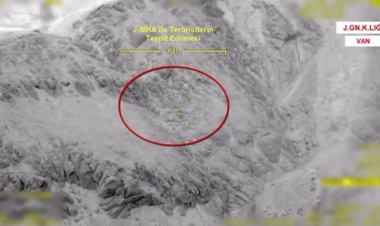 Bir terörist silahıyla etkisiz hale getirildi